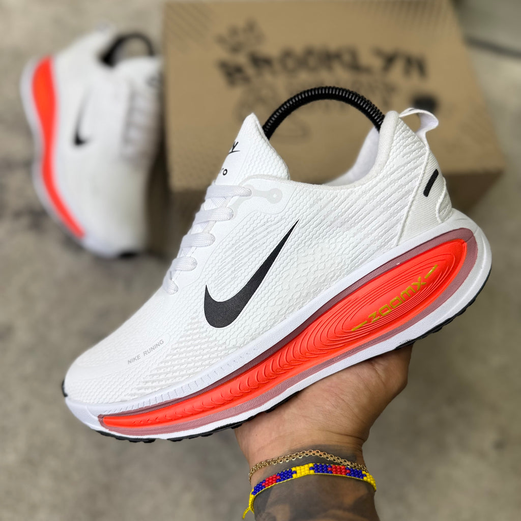 NIKE VOMERO 18