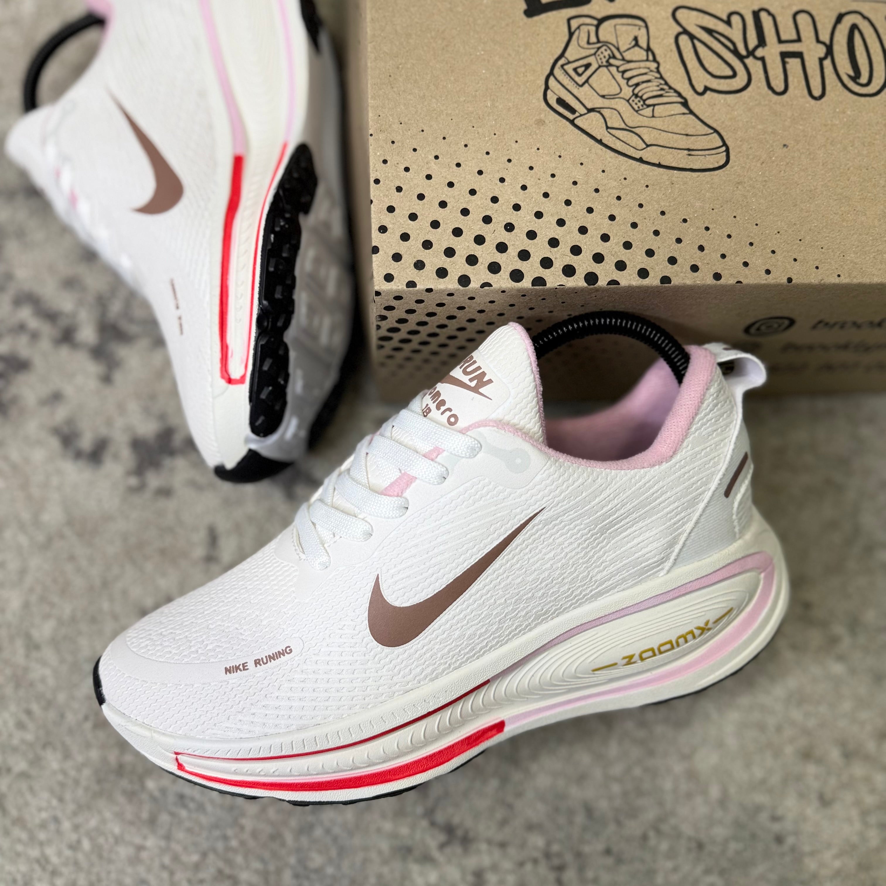 NIKE VOMERO 18 - DAMA