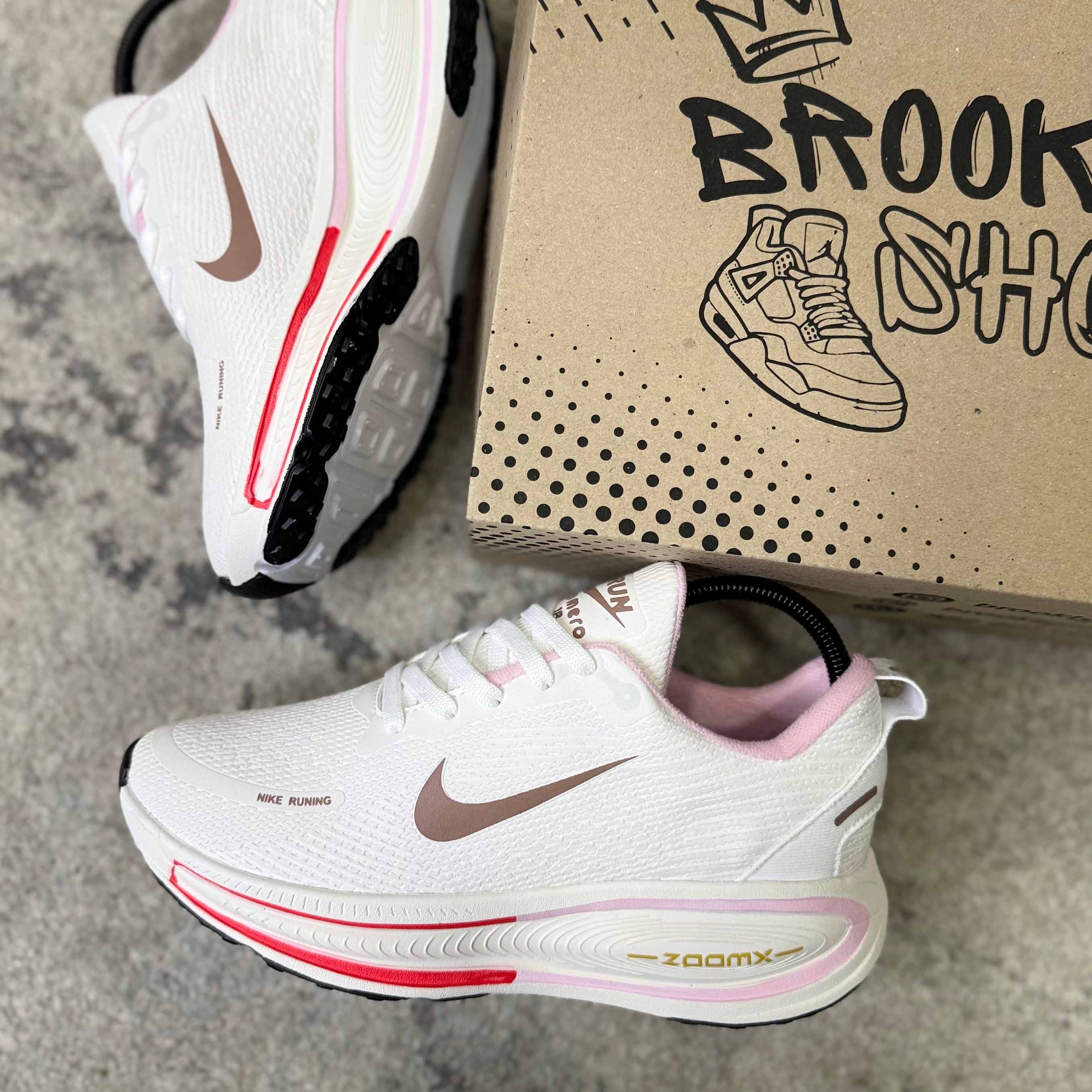NIKE VOMERO 18