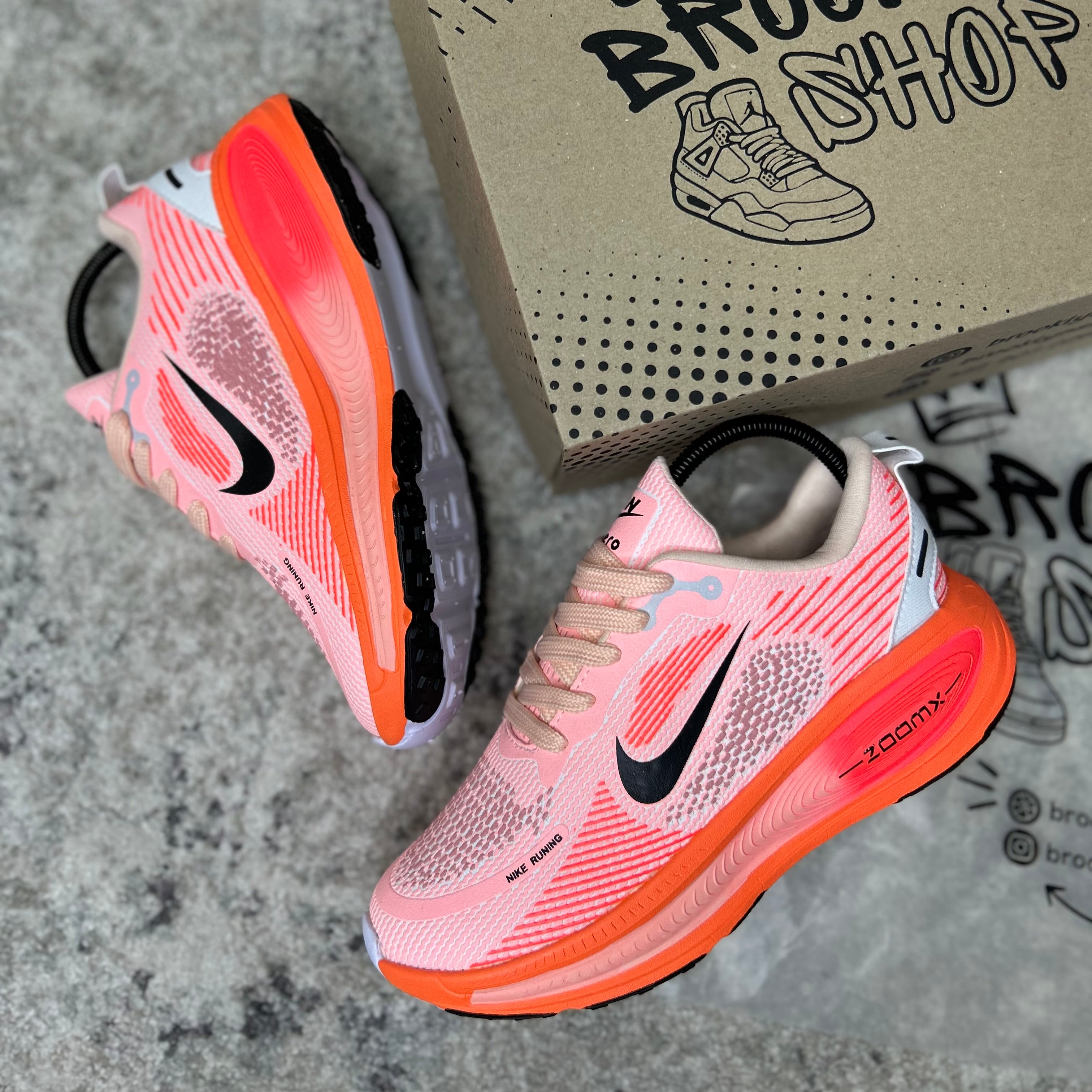 NIKE VOMERO 18