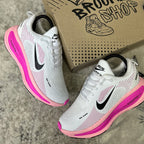 NIKE VOMERO 18