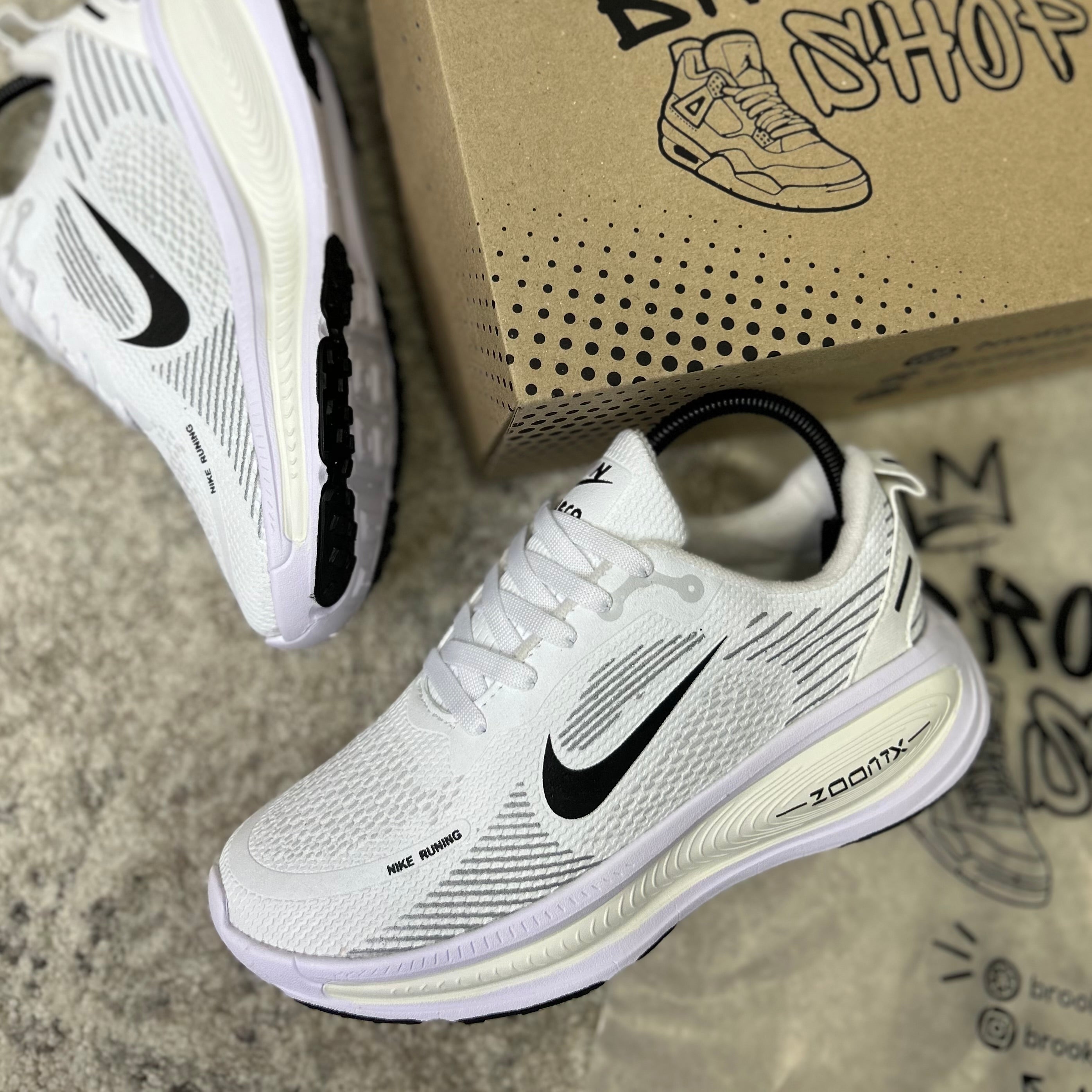 NIKE VOMERO 18