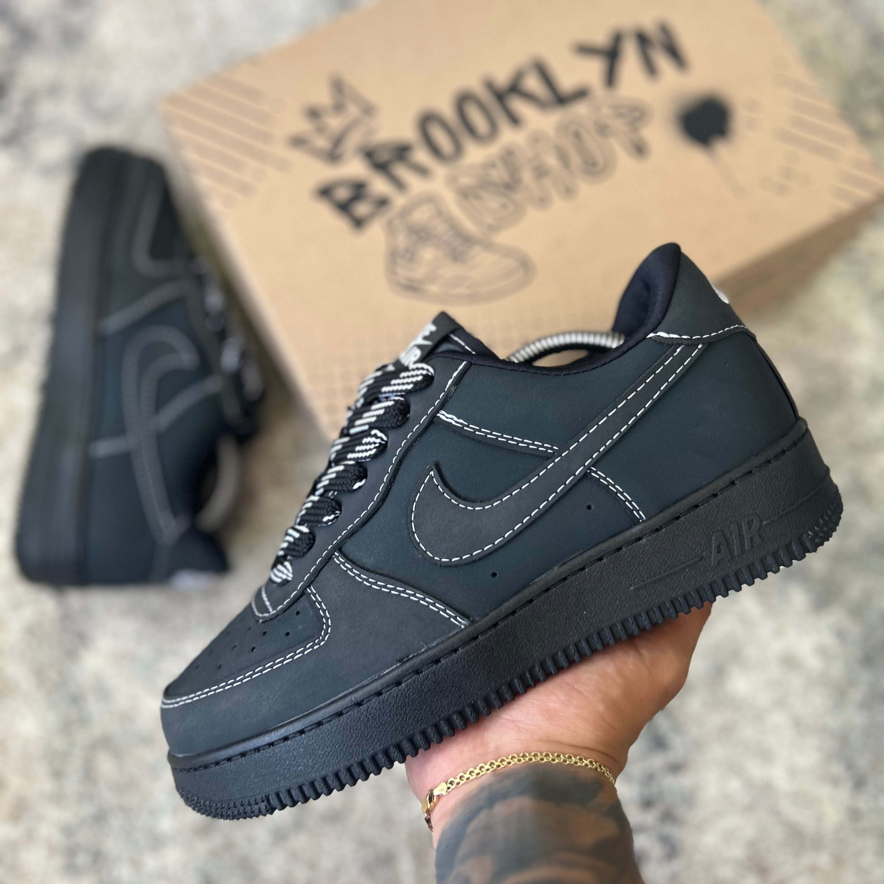 NIKE AIR FORCE 1