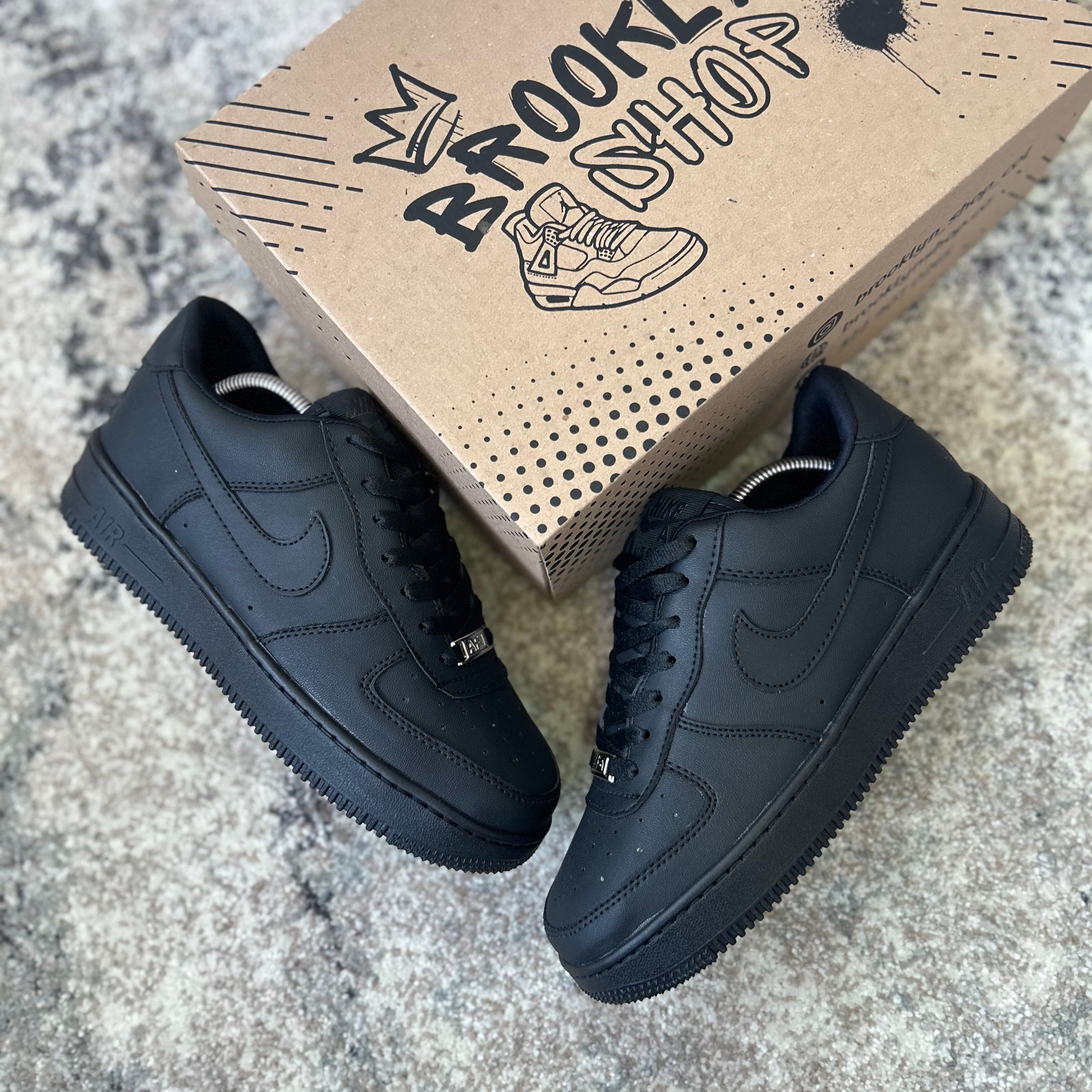 NIKE AIR FORCE 1