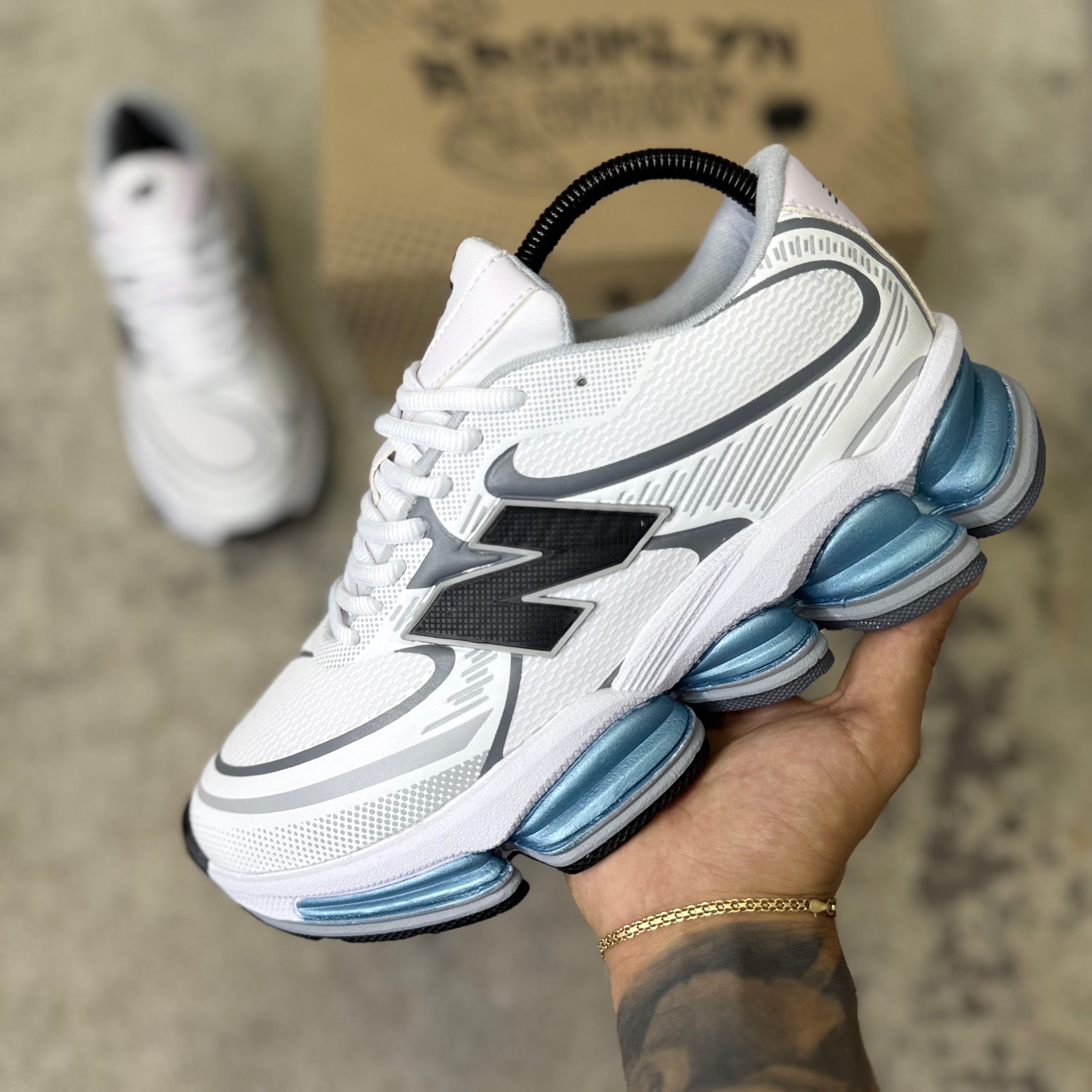 NEW BALANCE 2000